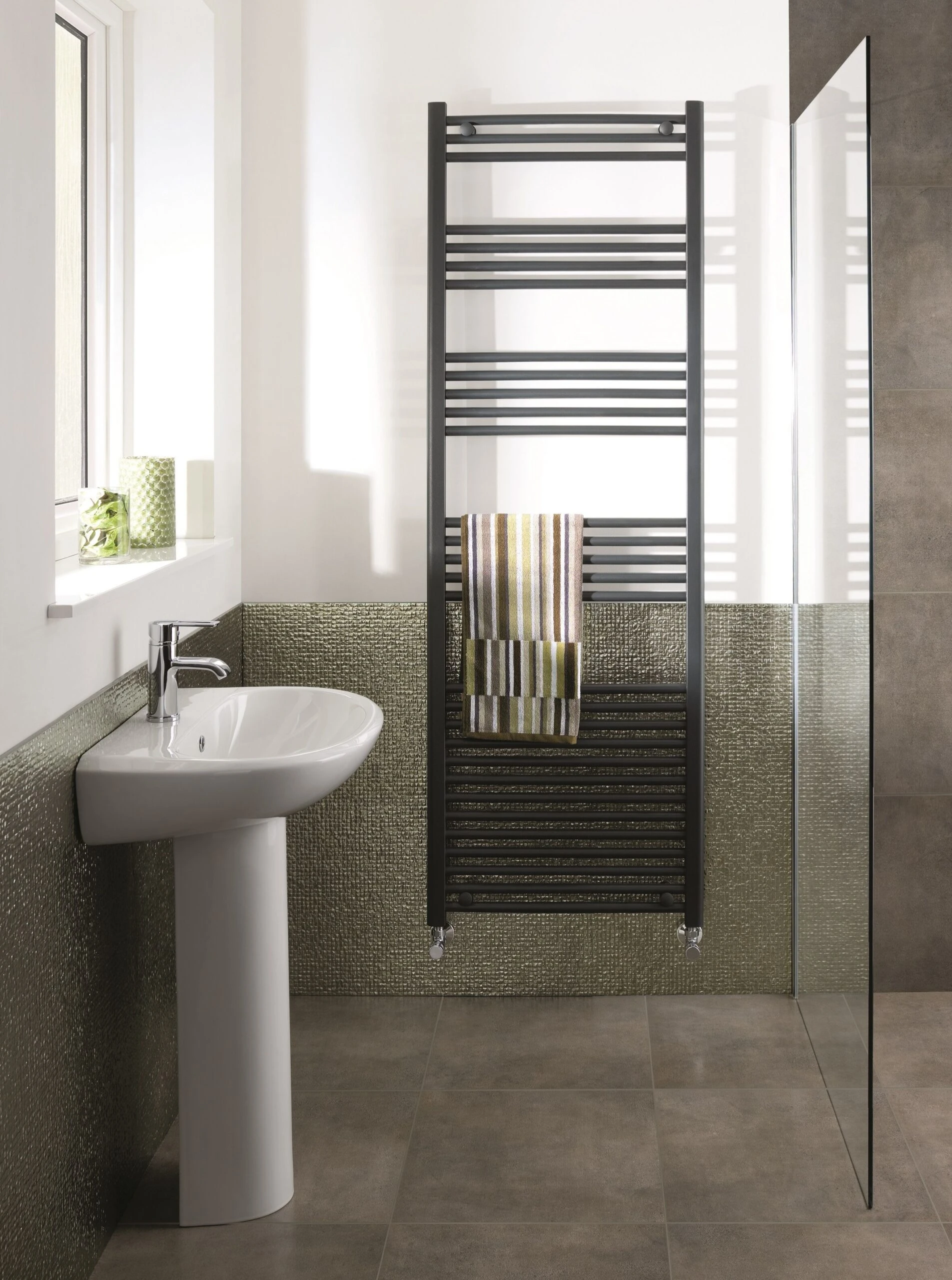 Eastbrook Wendover Horizontale Radiator 60x40cm Antraciet 219 Watt - Afbeelding 2